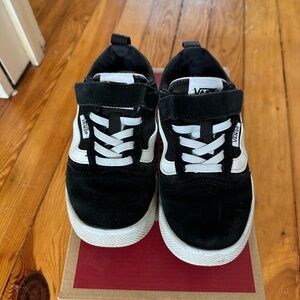 Vans Kids Black and White Sneakers size 13 ultrarange 66 v